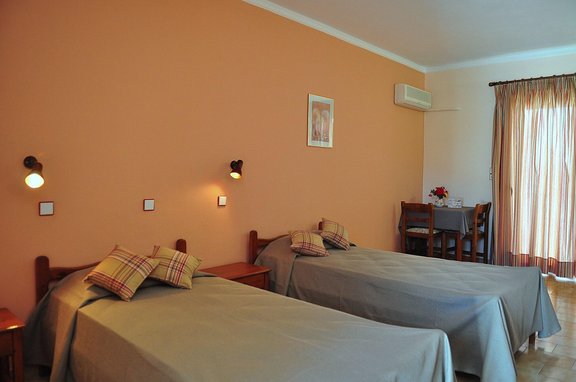 Sandys Studios Apartments And Log Villas Pszalídi Kültér fotó