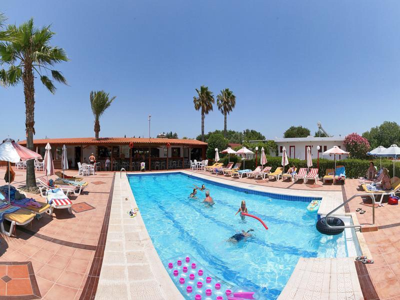 Sandys Studios Apartments And Log Villas Pszalídi Kültér fotó